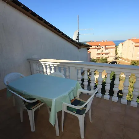 Apartman With A Parking Space Stinjan, - 7201