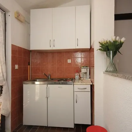 With A Parking Space Stinjan, - 7201