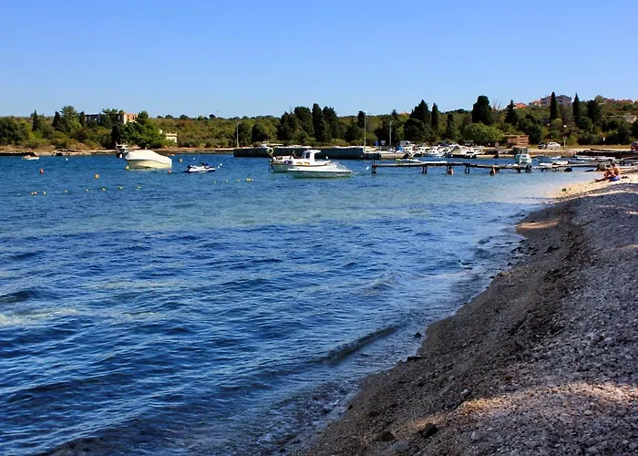 With A Parking Space Stinjan, - 7201 公寓 *