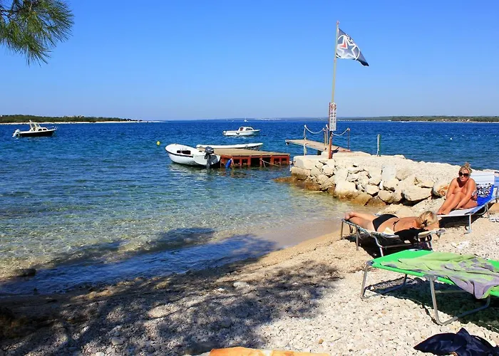 With A Parking Space Stinjan, - 7201 * 普拉