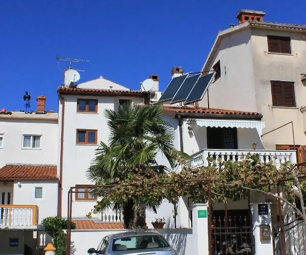 With A Parking Space Stinjan, - 7201 公寓 *