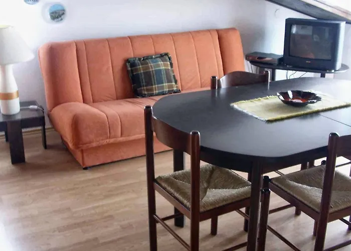 With A Parking Space Stinjan, - 7201 * 普拉