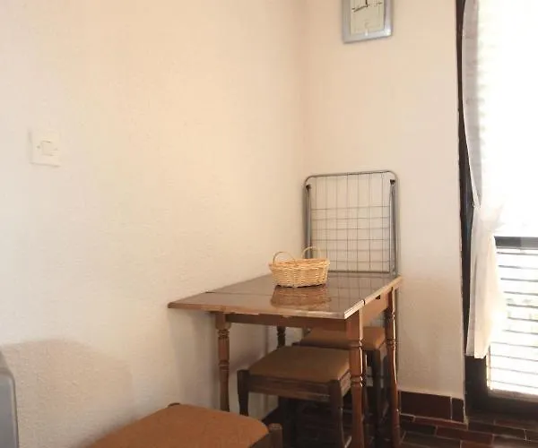 With A Parking Space Stinjan, - 7201 公寓 *