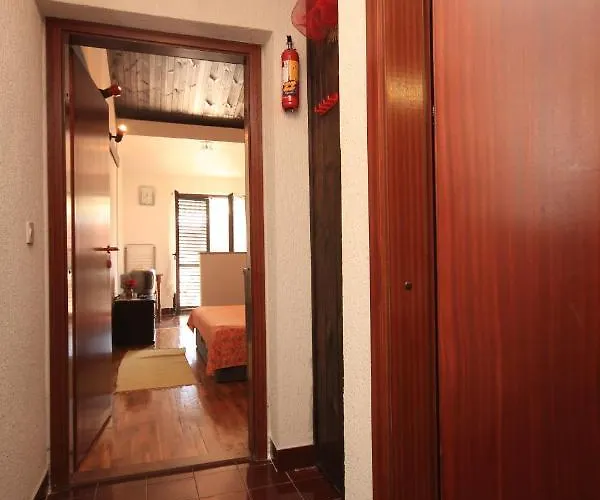 With A Parking Space Stinjan, - 7201 公寓 *