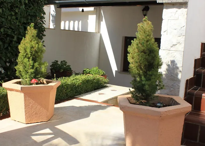 With A Parking Space Stinjan, - 7201 *